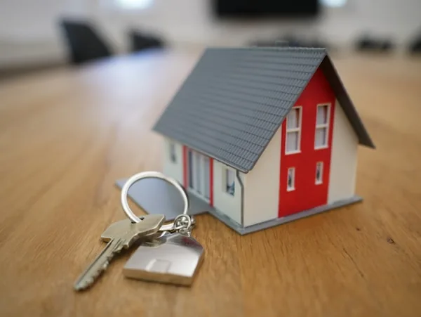 Real estate and PropTech Android app with listings and virtual tours